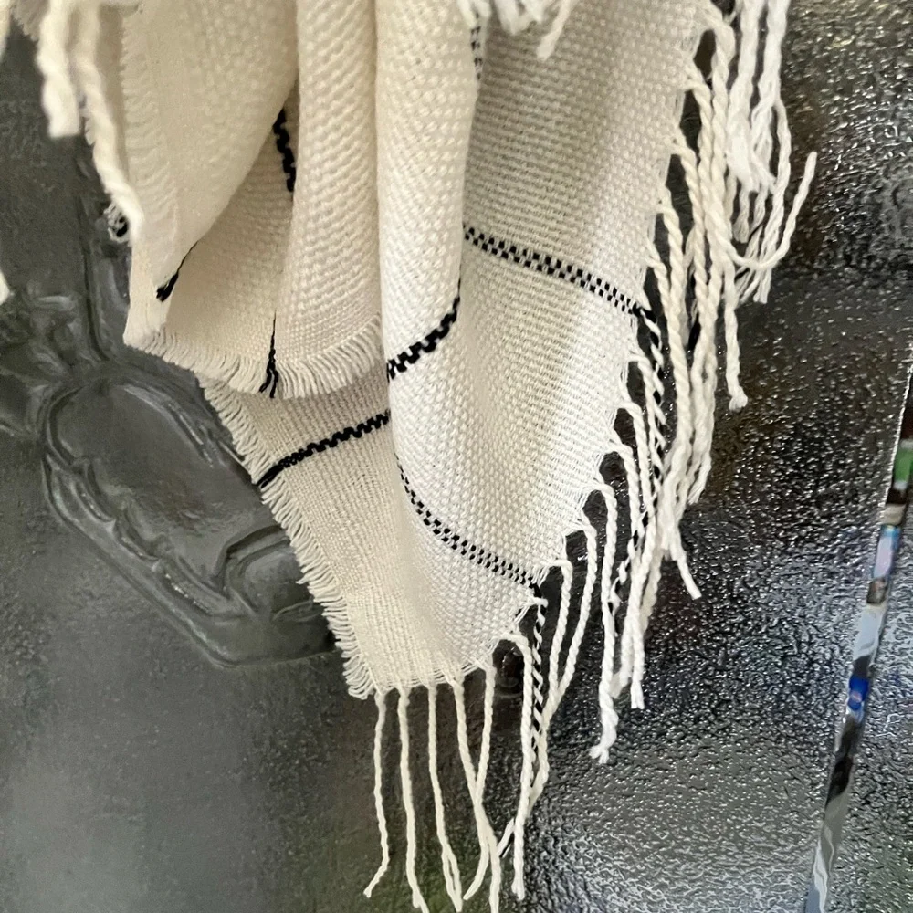 NWT Old Navy Plaid Blanket Scarf Wrap Shawl Cream Black Oversized Fringe OS